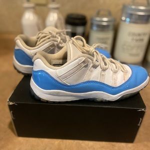 Jordan 11 retro low top bp size 3 y